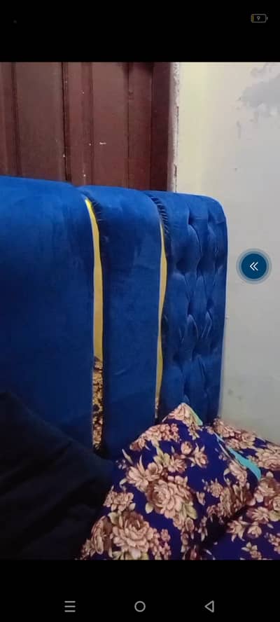 مکمل سامان ہے سائیڈ ٹیبل صوفے  ڈریسنگ