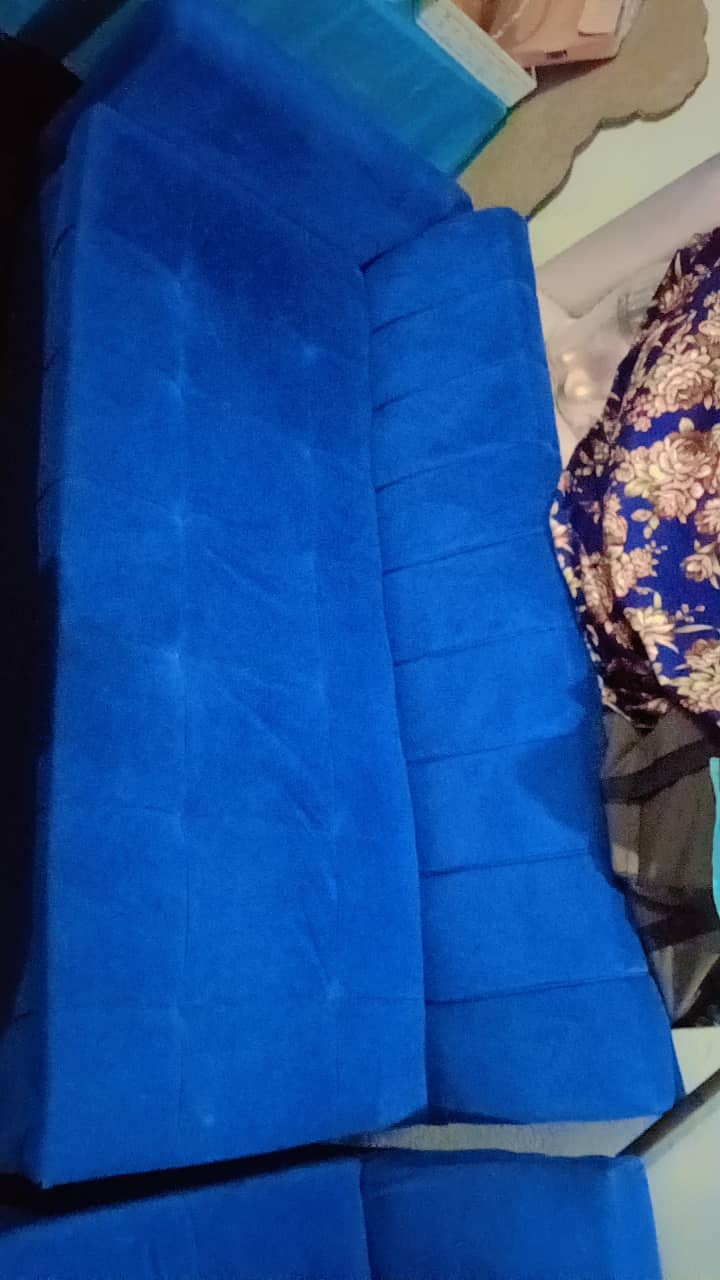 مکمل سامان ہے سائیڈ ٹیبل صوفے  ڈریسنگ 5