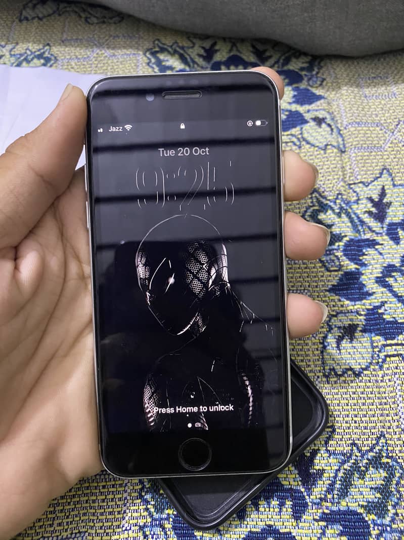 Apple iPhone SE 2nd generation 0