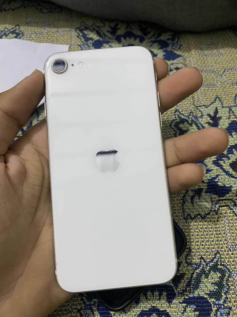 Apple iPhone SE 2nd generation 1