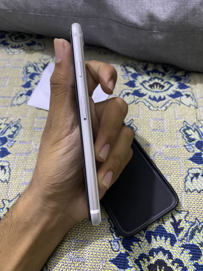 Apple iPhone SE 2nd generation 3