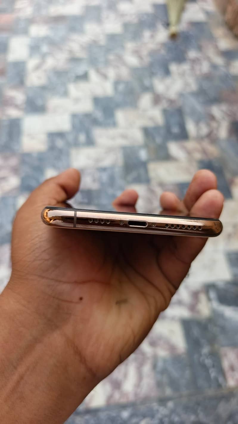 Apple iPhone 11 Pro Max 2