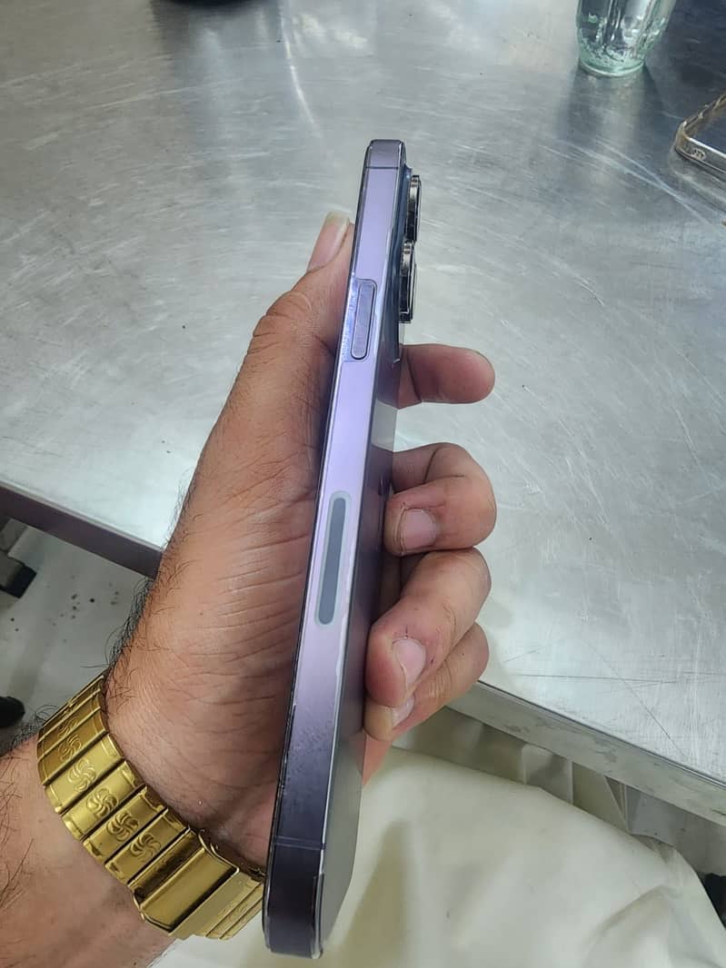 Apple iPhone 14 Pro Max 0