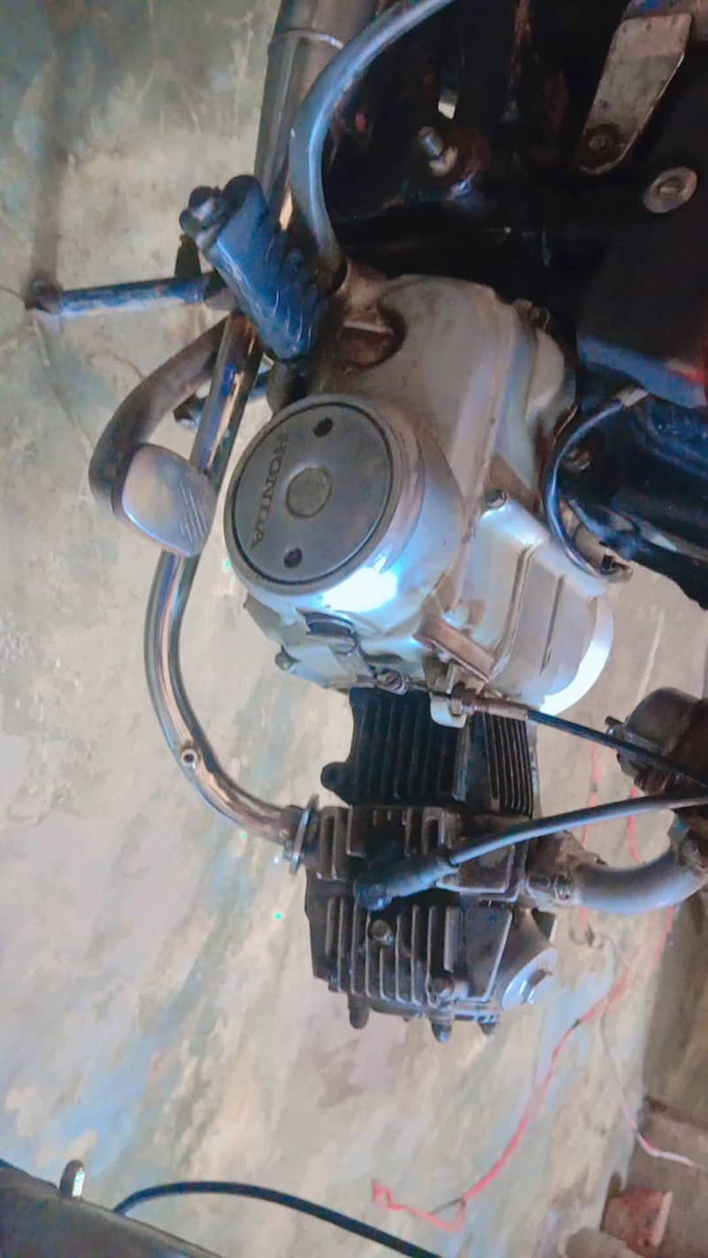 Honda CD70 4