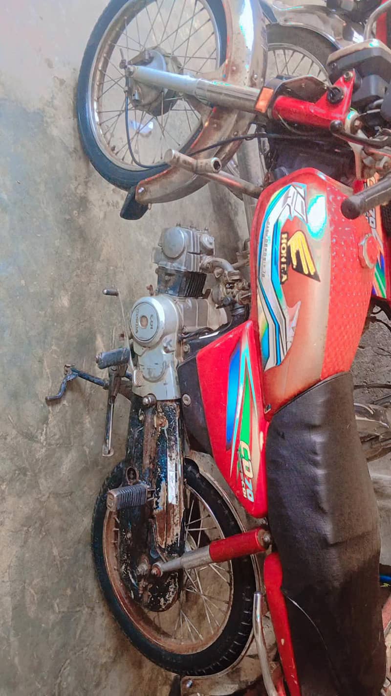 Honda CD70 5