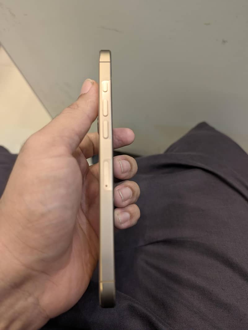 Apple iPhone 16 Pro Max 3