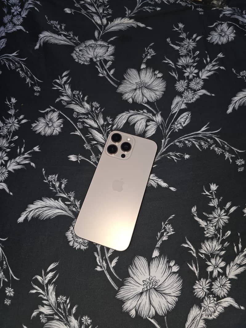 Apple iPhone 16 Pro Max 6