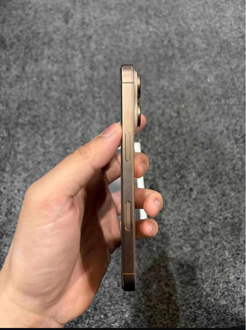 Apple iPhone 16 Pro 1
