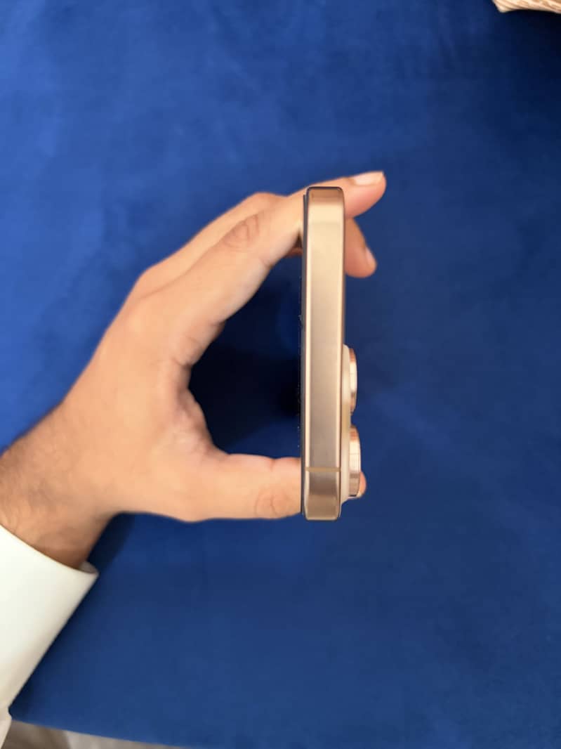 Apple iPhone 16 Pro Max 2