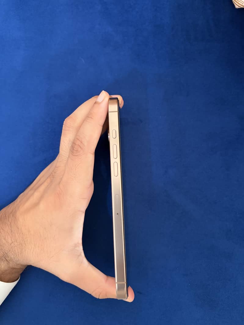 Apple iPhone 16 Pro Max 3