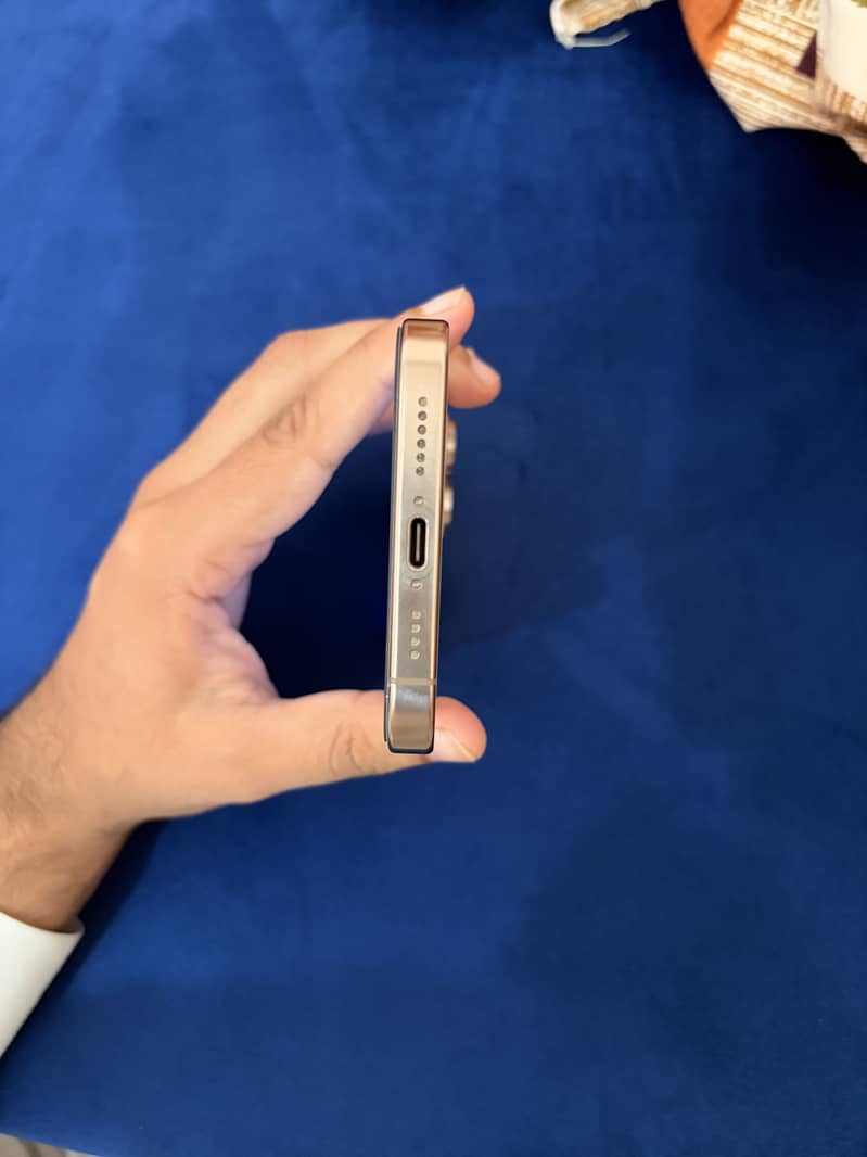 Apple iPhone 16 Pro Max 4