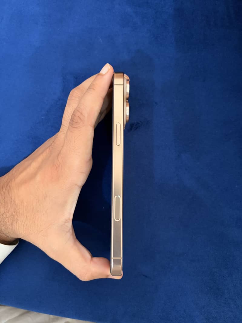 Apple iPhone 16 Pro Max 5