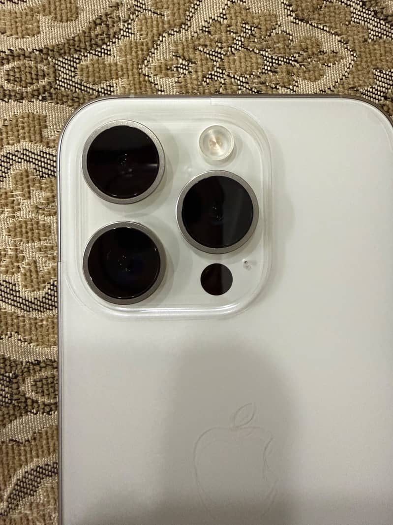 Apple iPhone 15 Pro 2