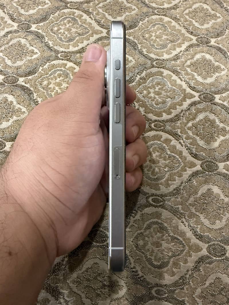 Apple iPhone 15 Pro 6