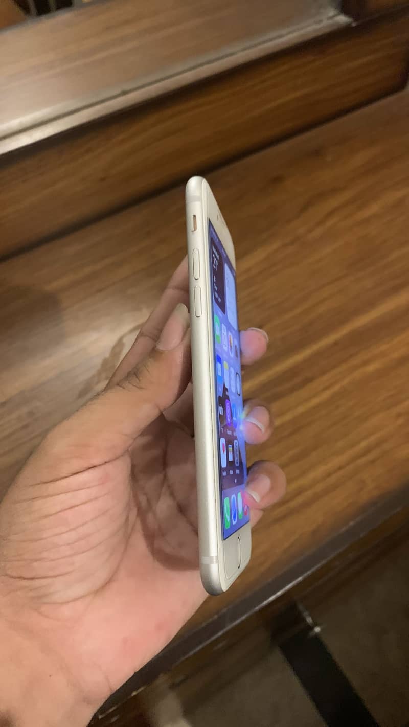 Apple iPhone 7 1