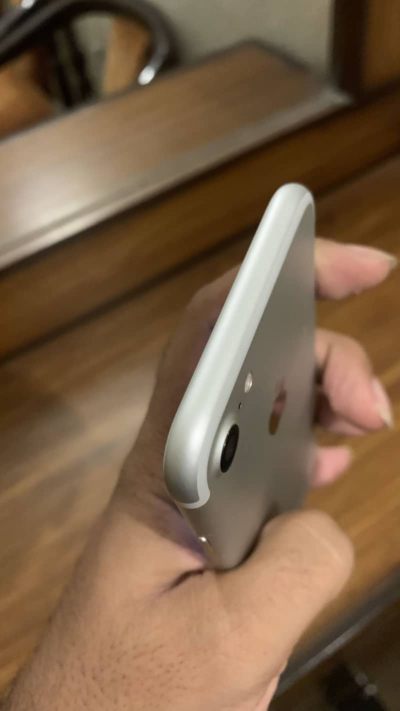 Apple iPhone 7 2