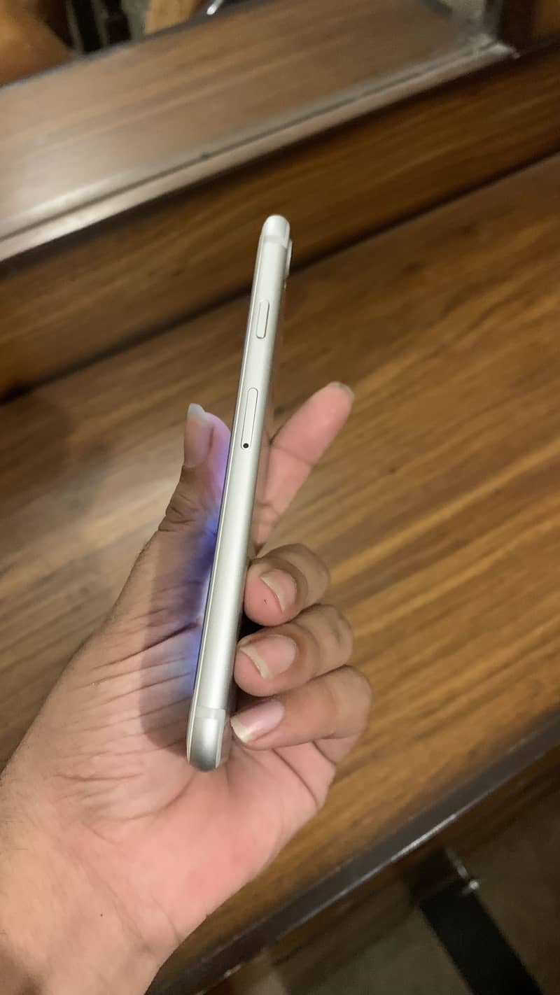 Apple iPhone 7 3