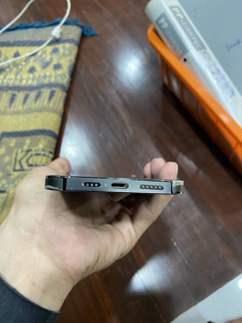Apple iPhone 13 Pro Max 4