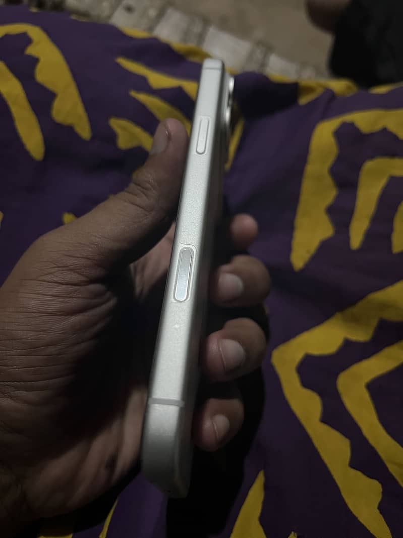 Apple iPhone 17 Pro Max 4
