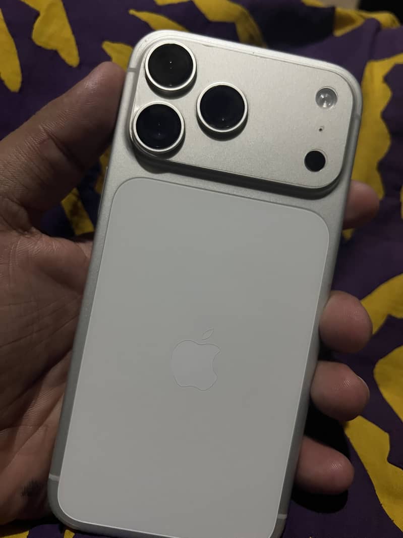Apple iPhone 17 Pro Max 5