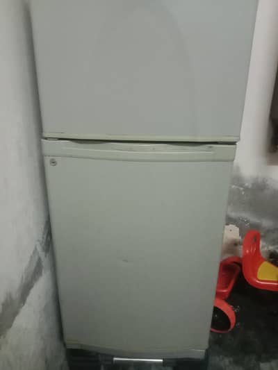 Dawlance fridge for sale medium size