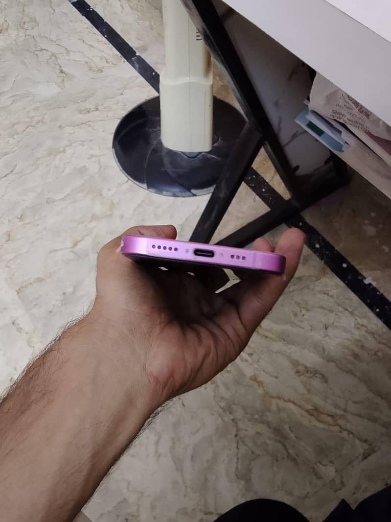 Apple iPhone 16 2