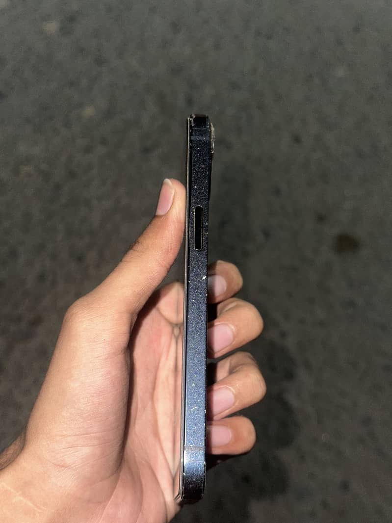 Apple iPhone 13 2