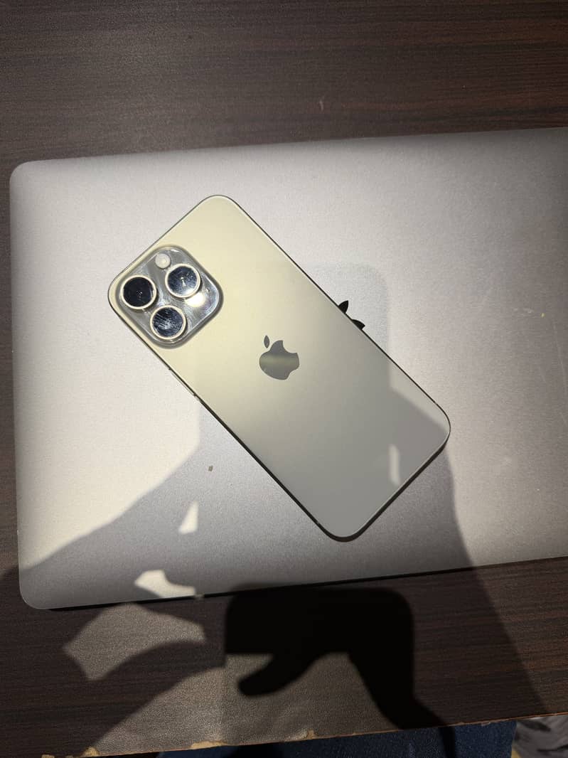 Apple iPhone 15 Pro Max 0