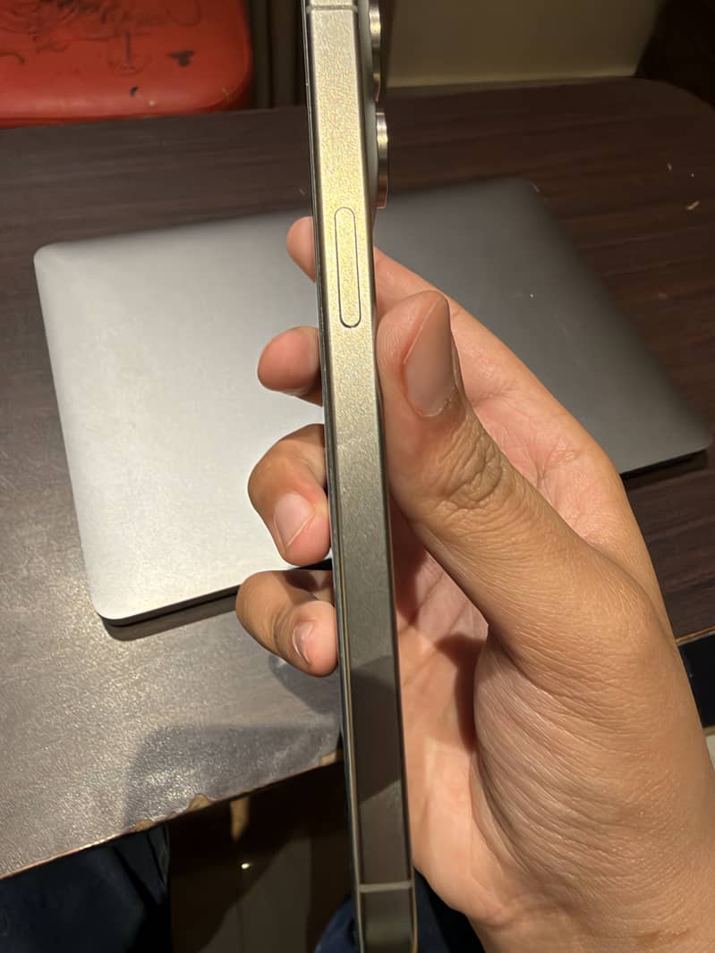 Apple iPhone 15 Pro Max 2