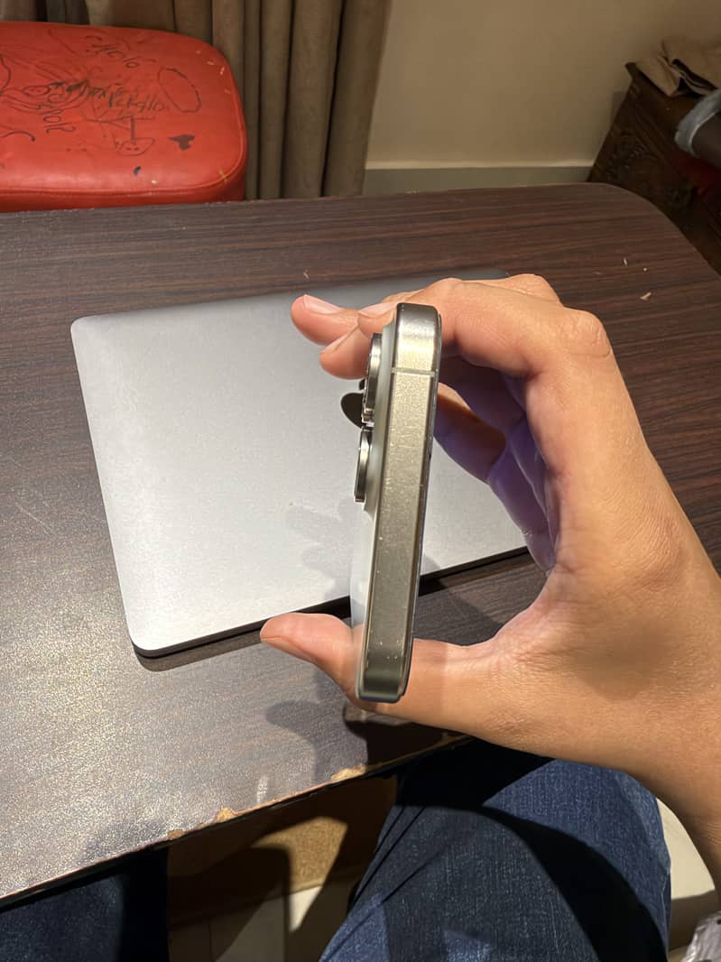 Apple iPhone 15 Pro Max 5
