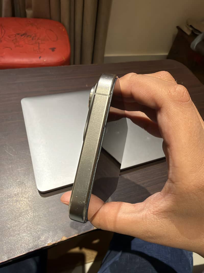 Apple iPhone 15 Pro Max 6