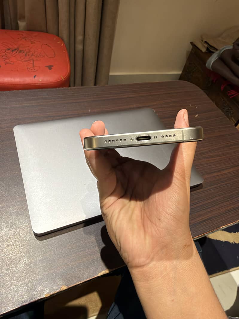 Apple iPhone 15 Pro Max 7