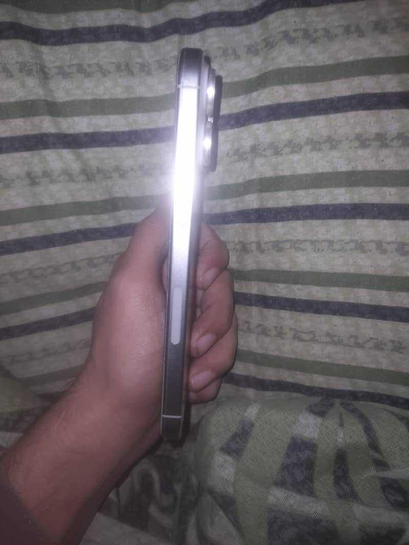 Apple iPhone 15 Pro Max 10