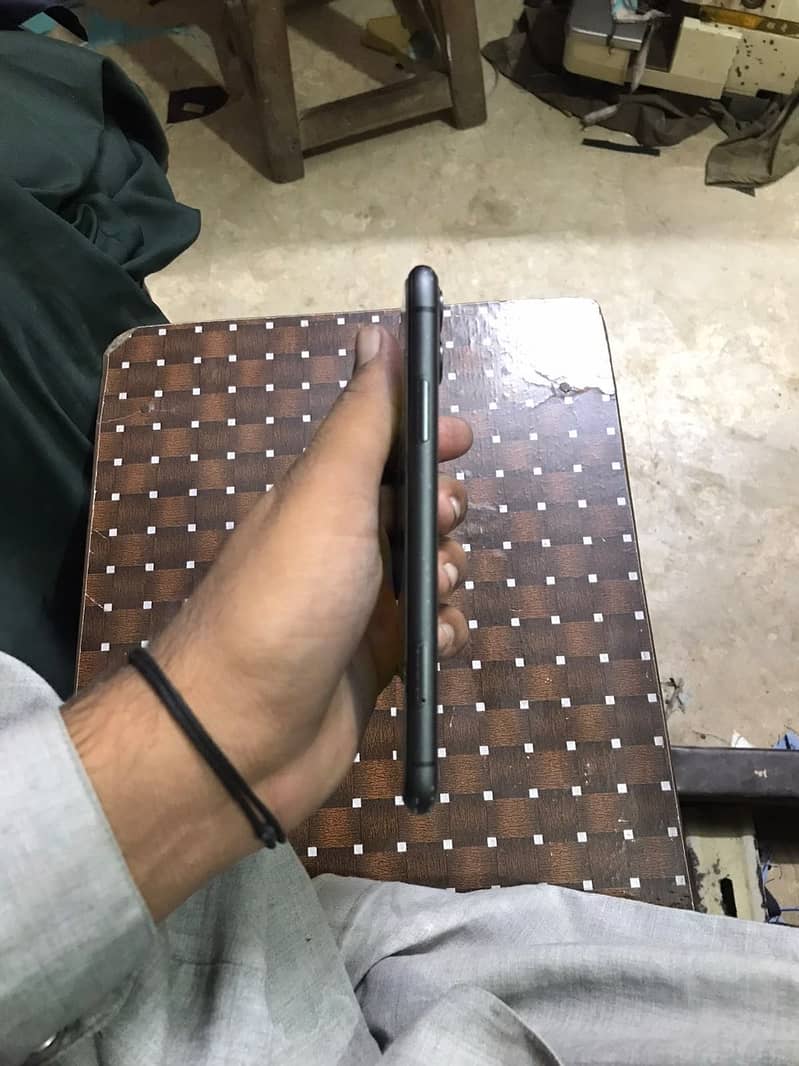 Apple iPhone 11 3