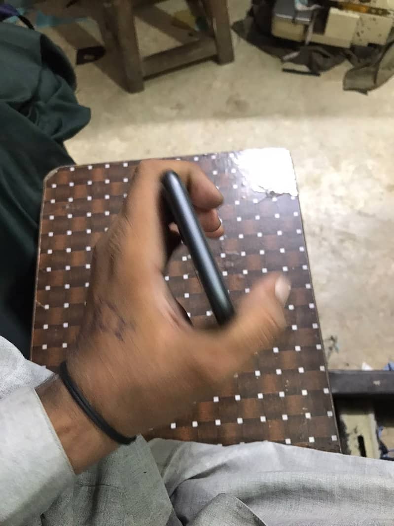 Apple iPhone 11 4