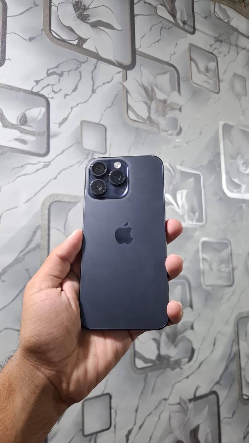 Apple iPhone 15 Pro Max 1