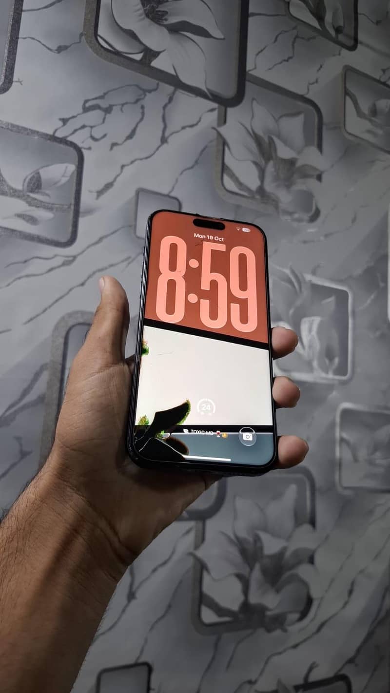 Apple iPhone 15 Pro Max 2