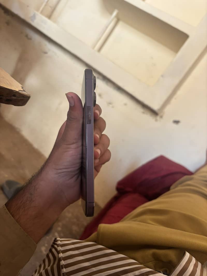 Apple iPhone 14 Pro Max 1