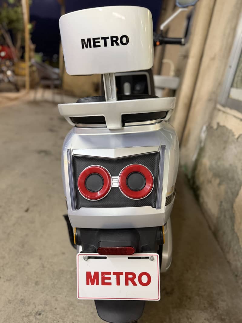 Metro M6 ePower 4