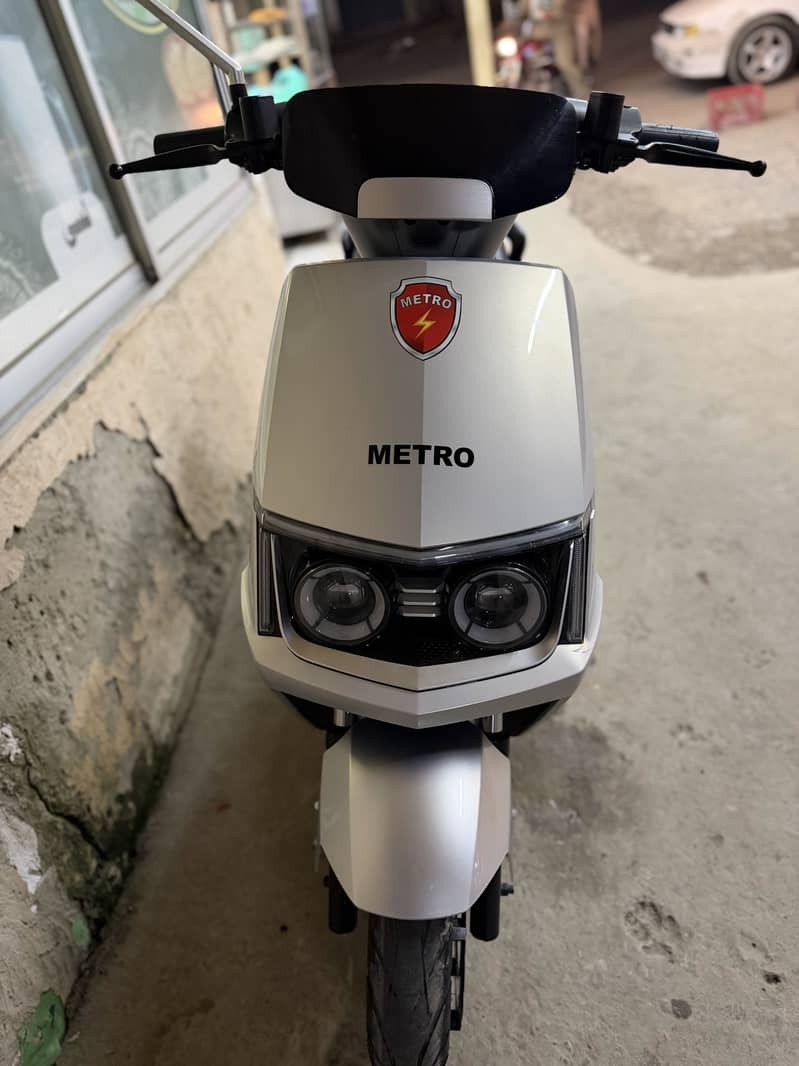 Metro M6 ePower 5