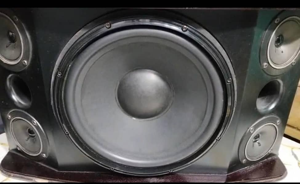 studio speaker 0