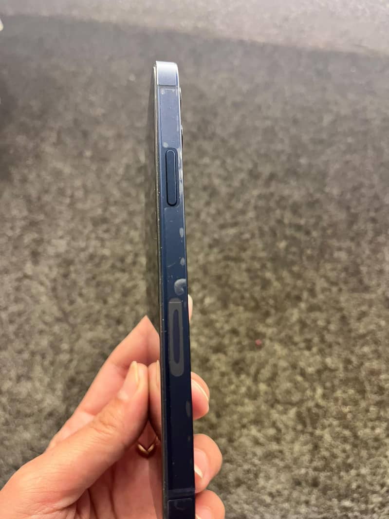 Apple iPhone 12 1