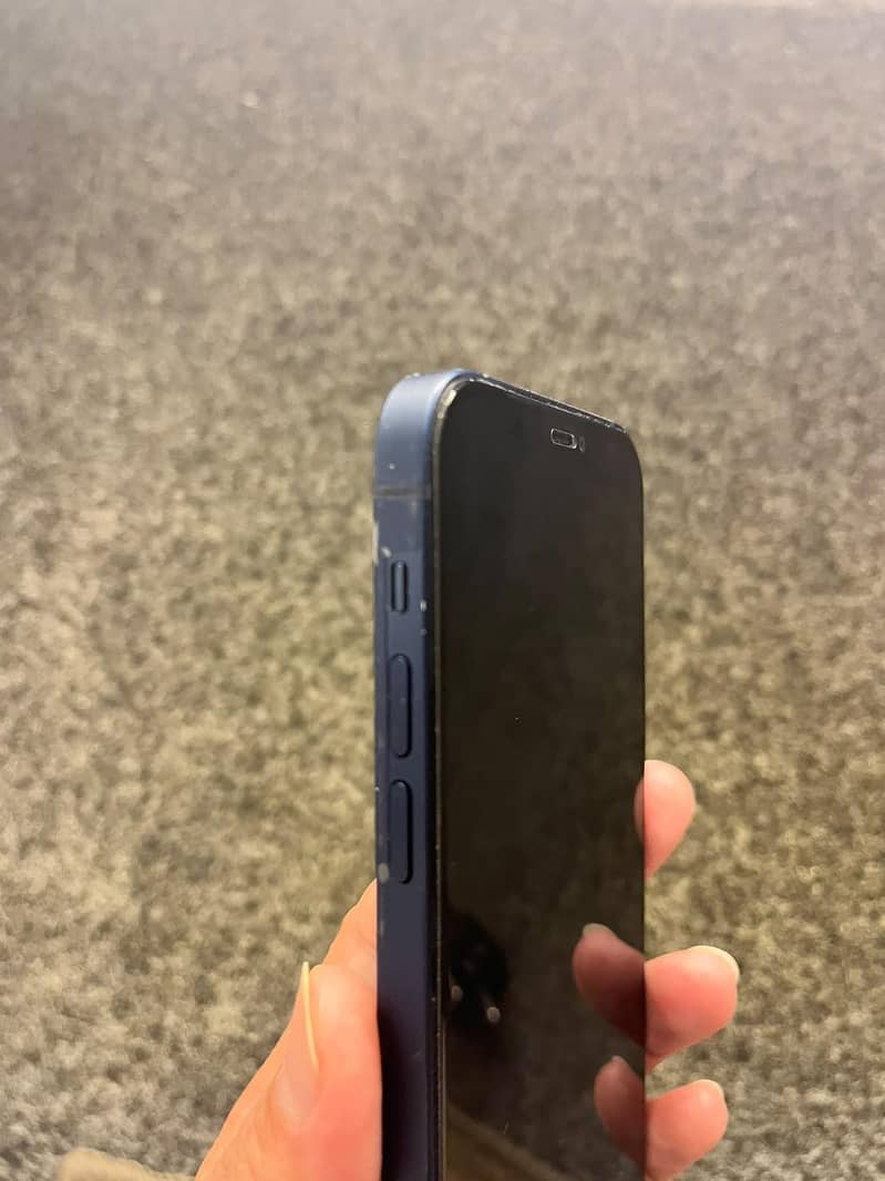 Apple iPhone 12 6