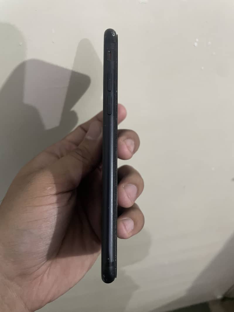 Apple iPhone 7 2