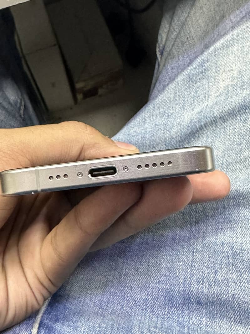 Apple iPhone 15 Pro 2