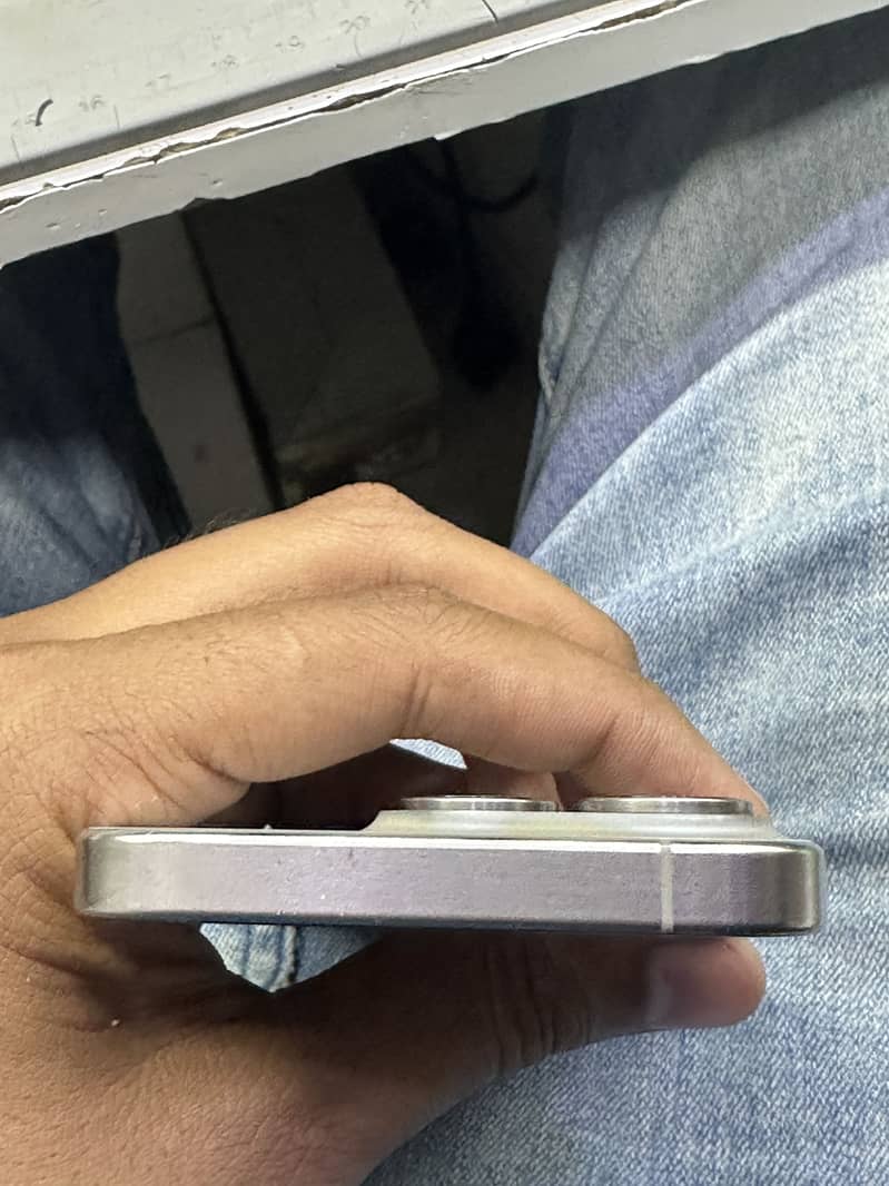 Apple iPhone 15 Pro 3
