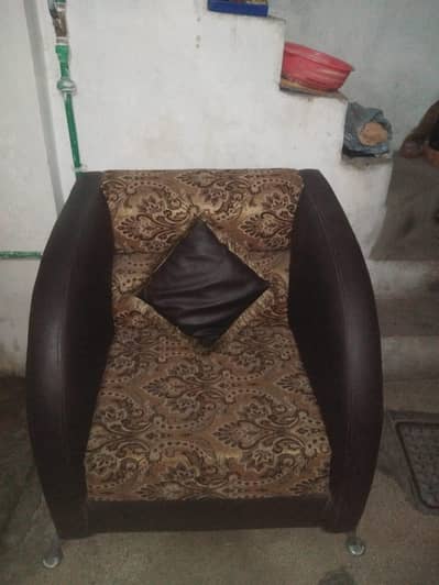 Sofa set Six sitter Sofa Set for sale in very good condition
