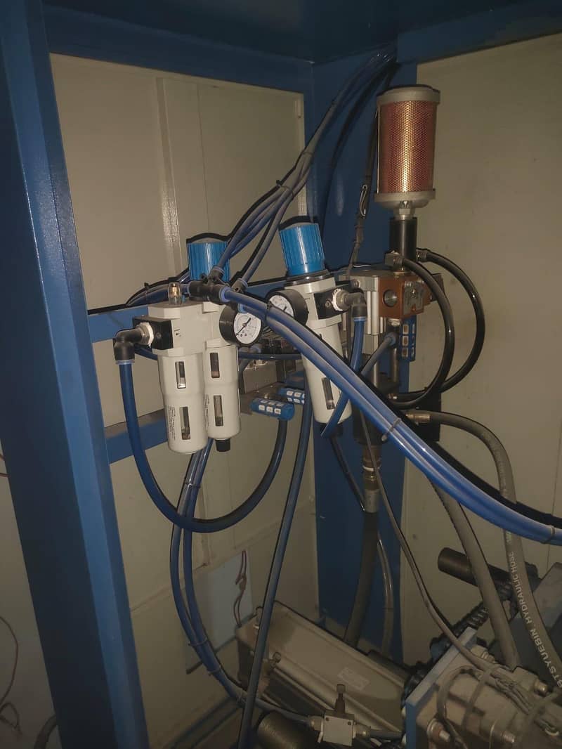 PET blowing machine 2