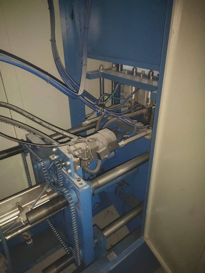 PET blowing machine 8