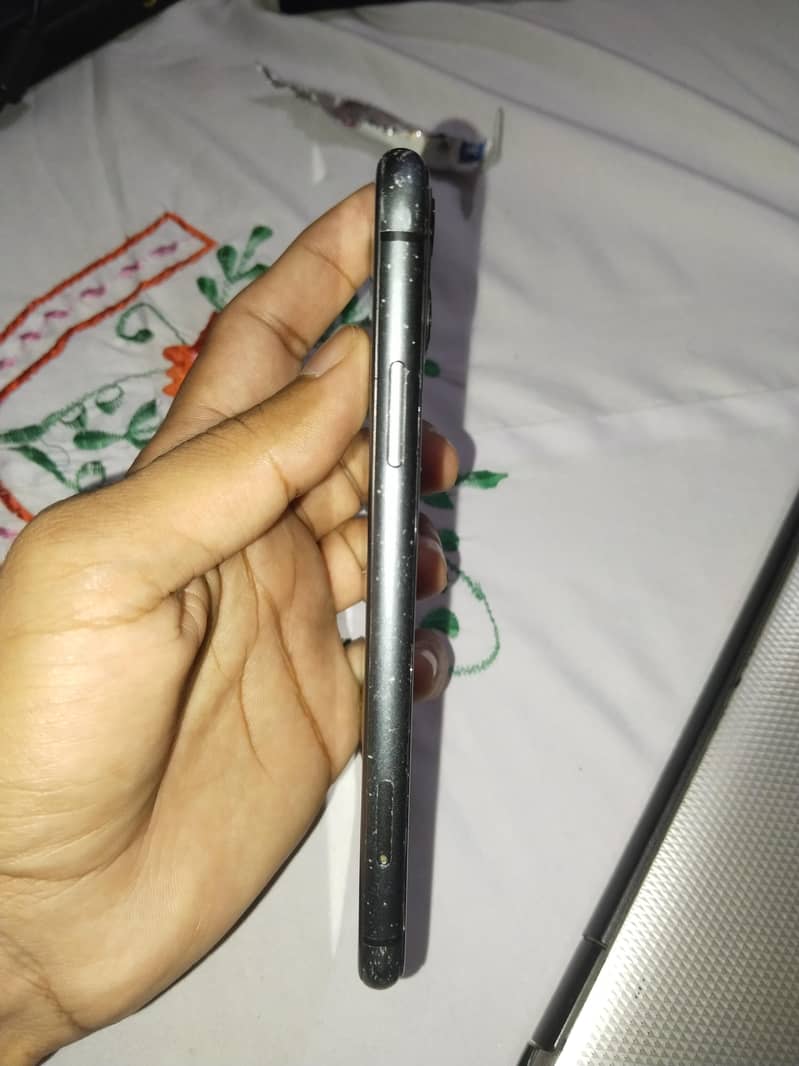 Apple iPhone 11 3